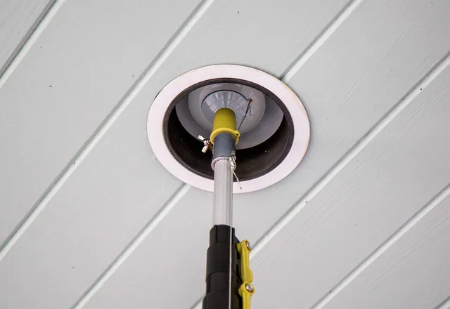 Light fixture cleaning service guide